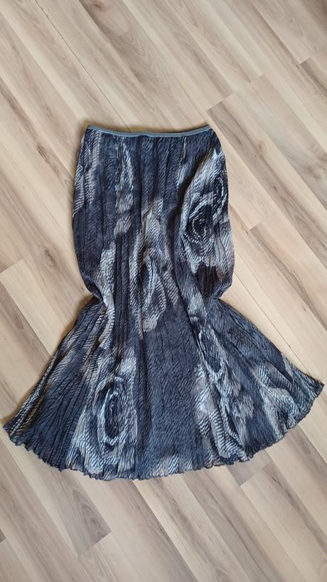 Kvetovaná midi sukňa, m