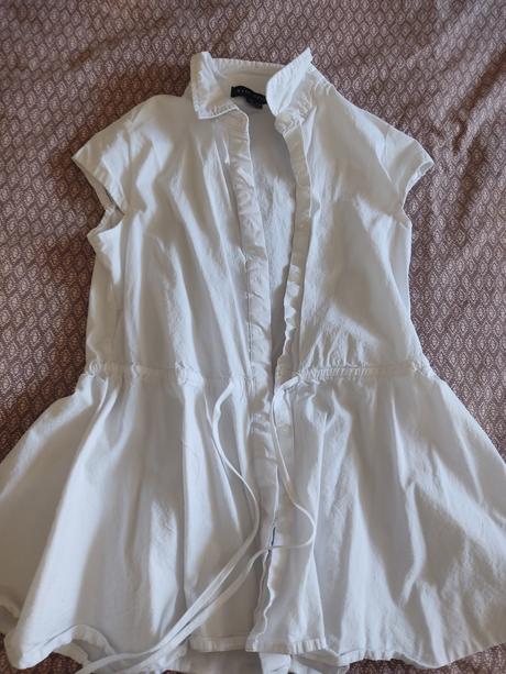 Biela kosela s, gate,s