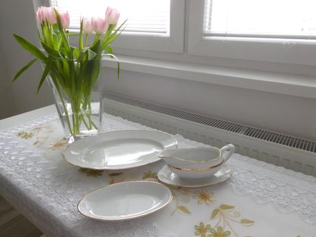 Čechoslovákia značený porcelán taniere+omáčkovník., 