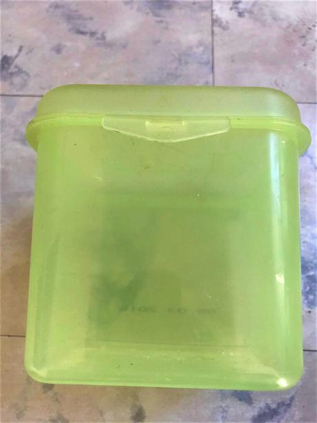 Plastové dózy 2 ks,