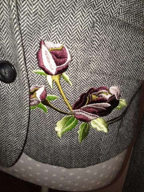 Tvídové sako s výšivkou veľ. 38, 38