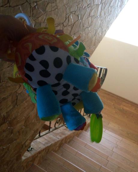 Závesná hračka na kočík - ježko ( lamaze ), 