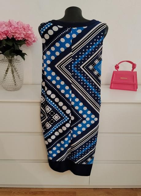Marila elegantné modré šaty s geometrickým vzorom, xl