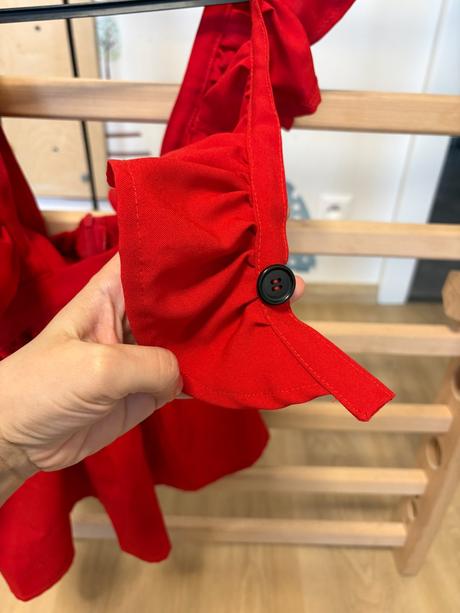 Cervene saty na traky, 98