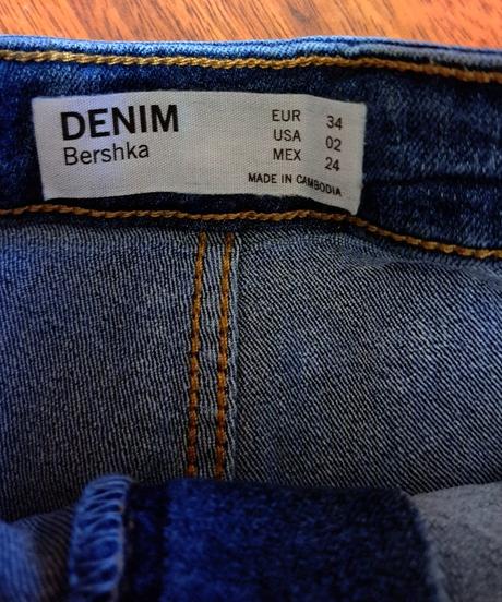 Štýlové riflové  šortky s vysokým pásom, bershka,34