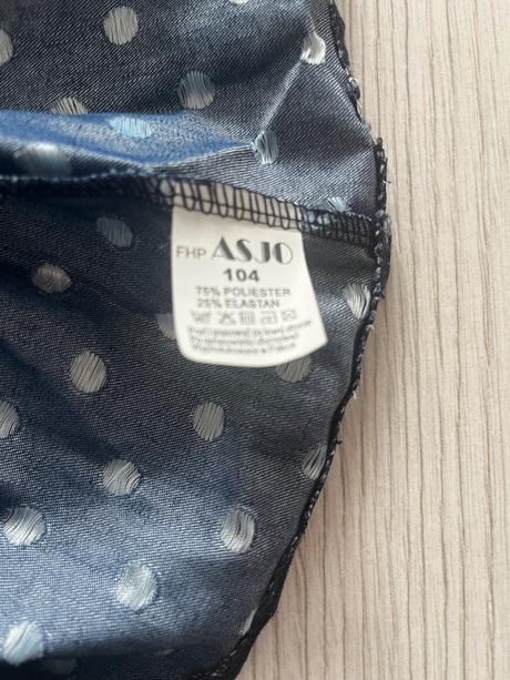 Volánové šaty s obrázkom mačičky, 104