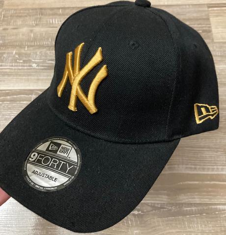 Šiltovka new era čierno-zlatá ,len odskúšaná nová, 