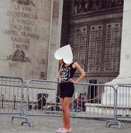 Obtiahnuté šaty, 36