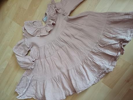 Mušelínové šaty, 110