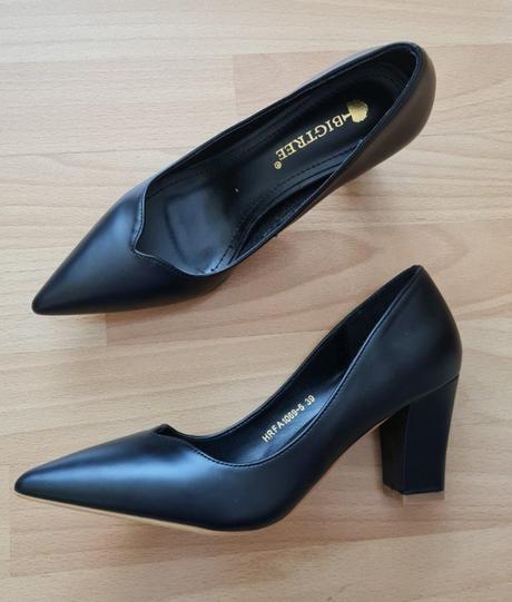 Úplne nové lodičky, 38