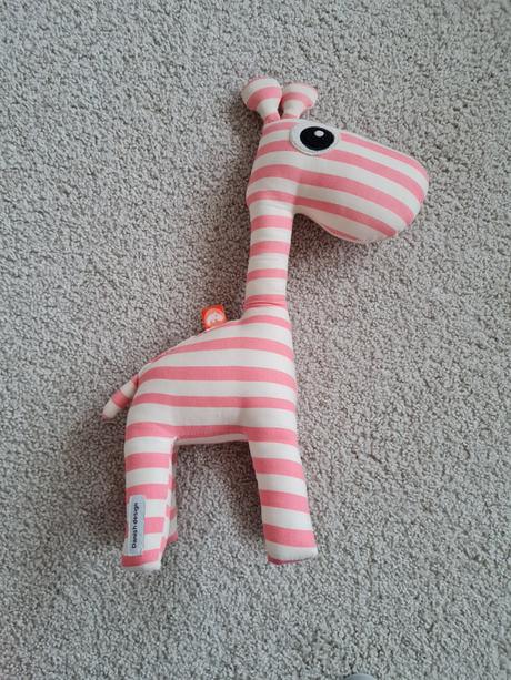 Žirafa done by deer,