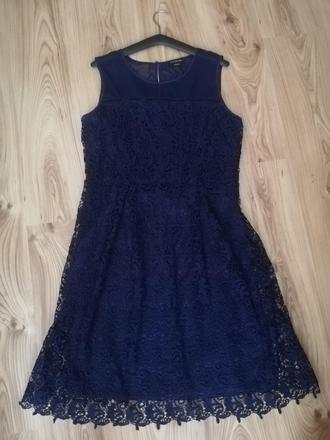 Čipkované šaty, 42