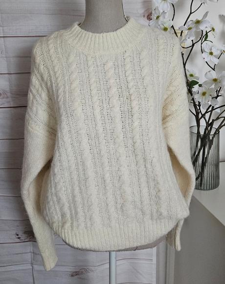 Pekný krémový sveter, m