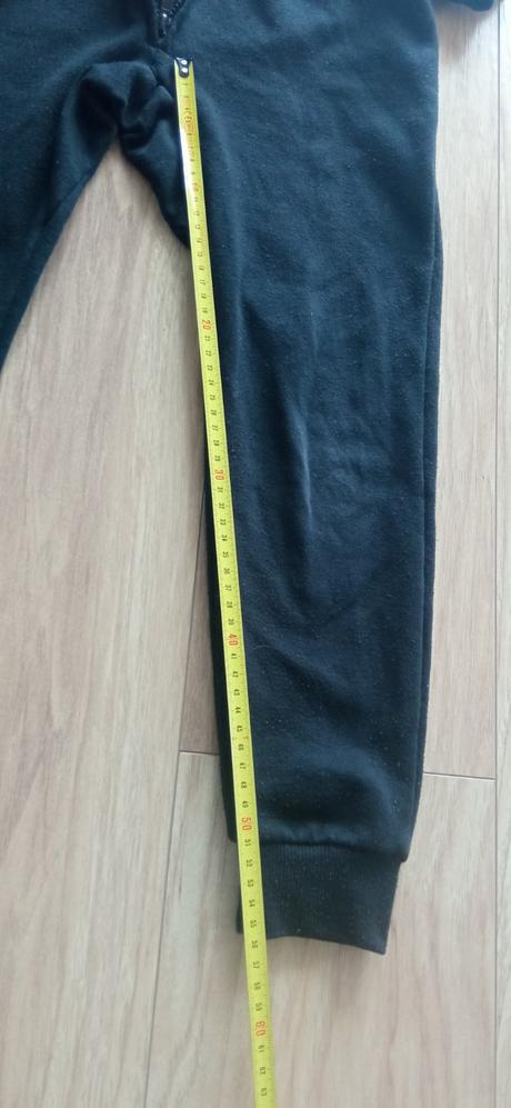 Teplákovy overal, 128