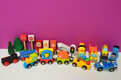 Drevené vláčiky, autá ..., 