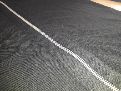 Cierny tenky kvalitny sveter na zips s golierom, l