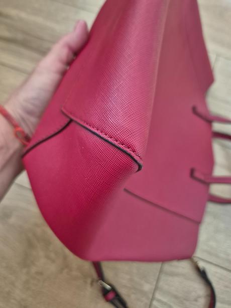 Mango kabelka, mango