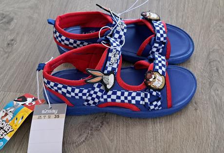 Sandalky looney tunes, sinsay,35