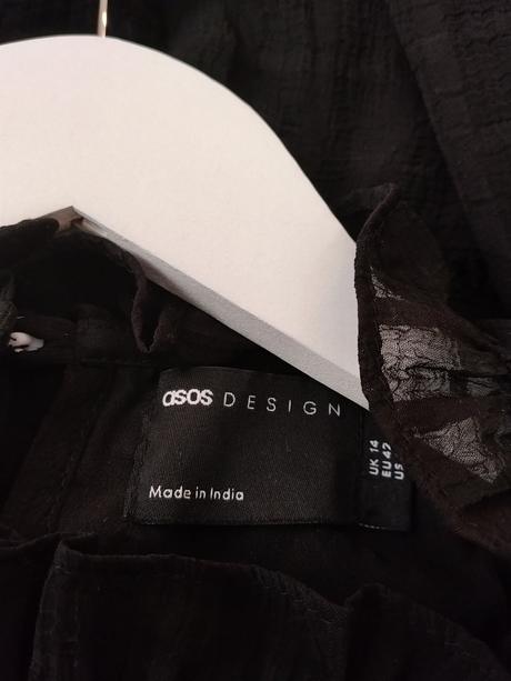 Asos design romantické čierne šaty s volánmi, 42