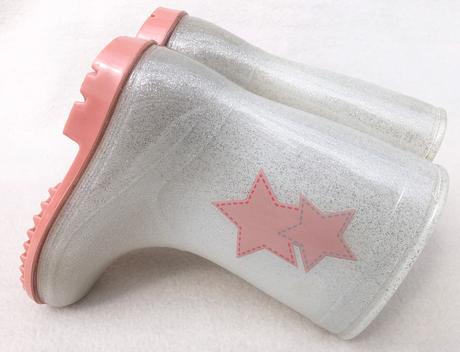 Biele perleťové gumáky, 26