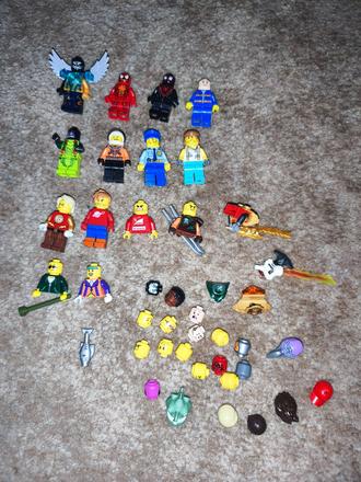 Lego figúrky plus hlavy, 
