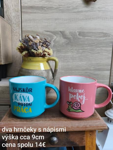 Krásne hrnčeky s nápismi spolu,