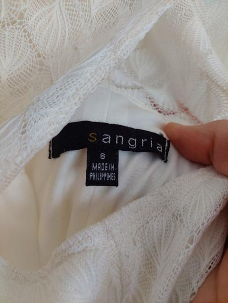 Krásne čipkované šaty, s