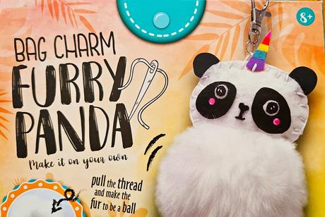 Furry panda bag charm - diy privesok na tasku, 