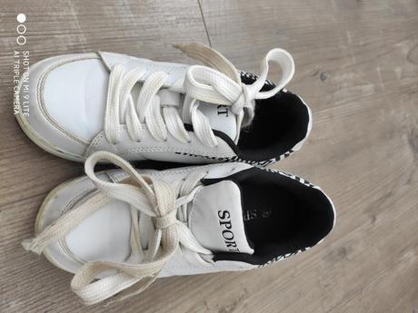 Tenisky s kolieskami, 32