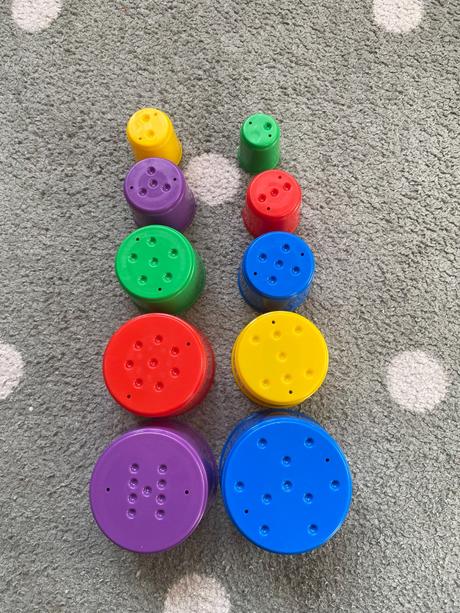 Farebná skladačka veža, 