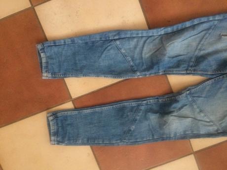 Rifle, sveter a topánky, s