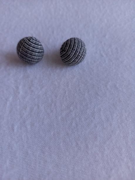 Látkové náušnice, gate