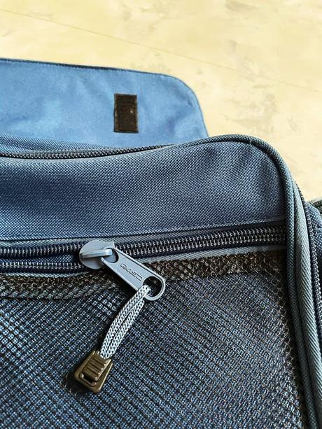 Priestranná taška na plece, 