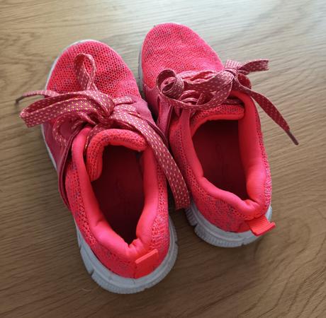 Ľahučké tenisky, 28