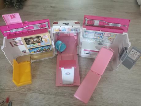 Barbie sanitka,