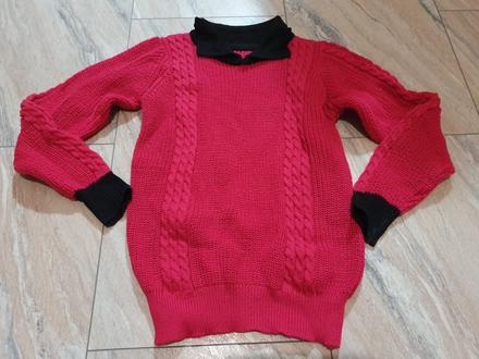 Ruzovy svetrik s kontrastnym golierom, s