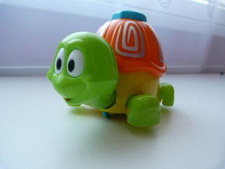 Korytnačka na kolieskach- gombík na chrbte - 16cm,