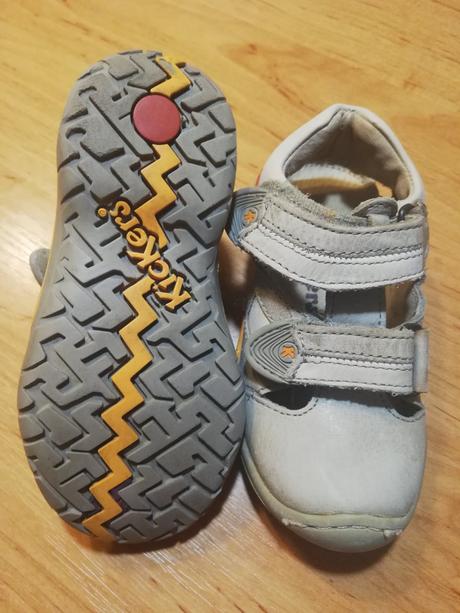 Pevné sandálky č. 24, kickers,24