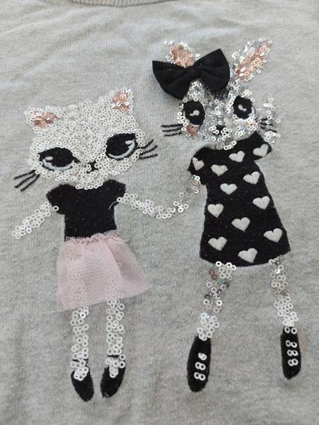 Sivý pulovrik s postavickami, h&m,134