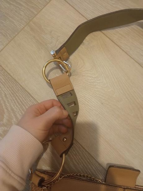 Kabelka, river island