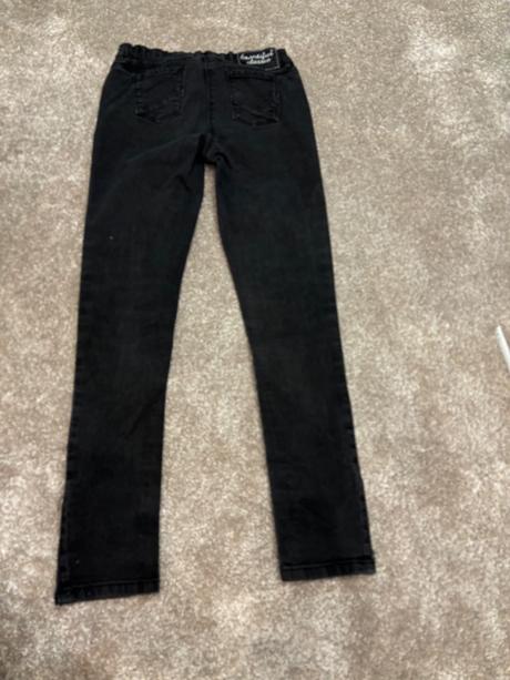 Cierne rifle so spodným zipsom, 140