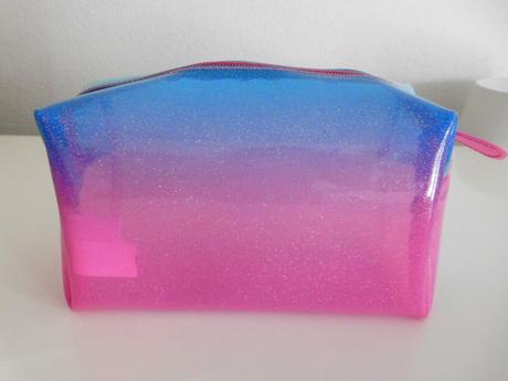 Krásna reserved kvalitná meniaca kozmetická taška, 