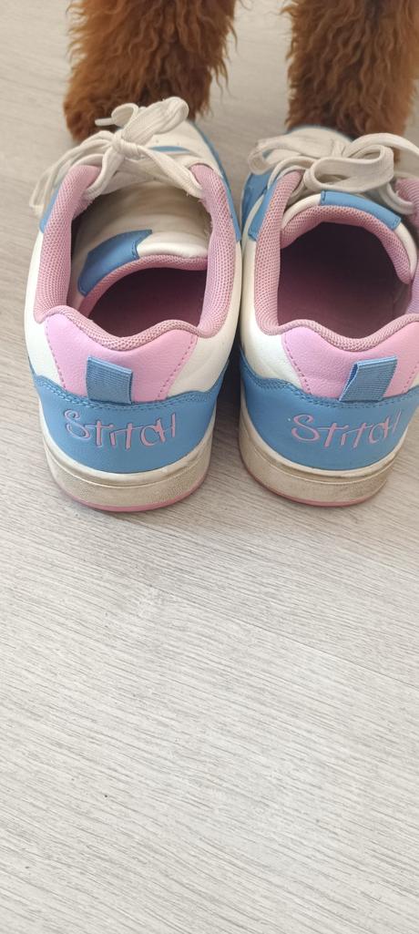 Tenisky, 37