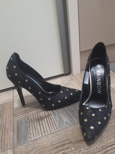 Satenove lodičky, 38