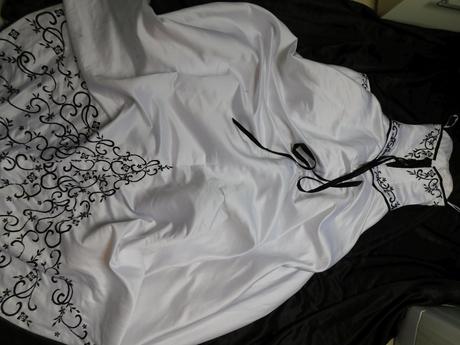 Velmi pekne šaty/na slavnost,svadbu/, 38