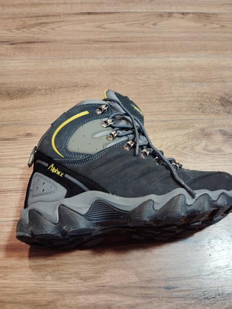 Turistické topánky značky alpinex, 38