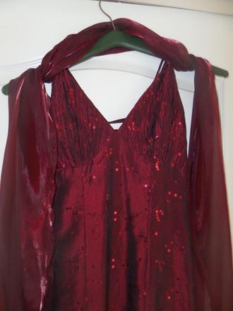 Bordové flirtované šaty + štóla, m