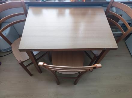 Rozkladací jedálenský stôl+3 stoličky,