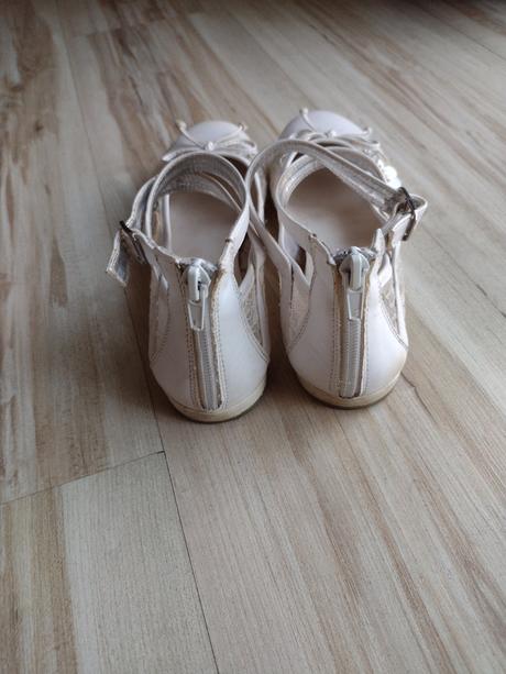 Biele balerínky, 35