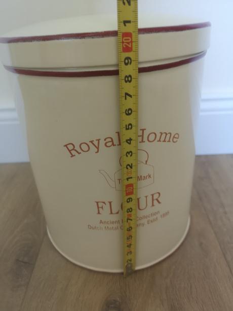 Plechova doza na muku,